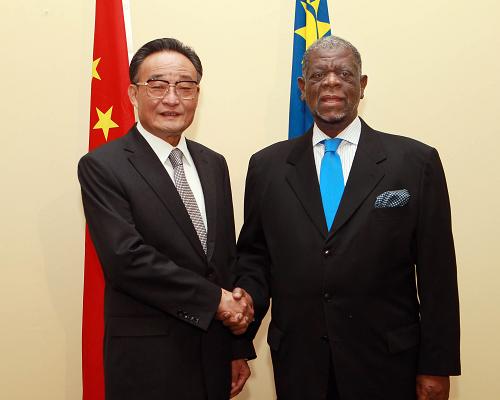 5月20日,全国人大常委会委员长吴邦国在温得和克与纳米比亚国民议会议长西奥本·古里拉布举行会谈。新华社记者 兰红光 摄