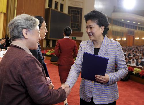 5月30日,历时4天的中国科学技术协会第八次全国代表大会圆满完成各项预定议程,在人民大会堂胜利闭幕。中共中央政治局委员、国务委员刘延东等出席闭幕式并为获奖者颁奖授牌。新华社记者 张铎 摄