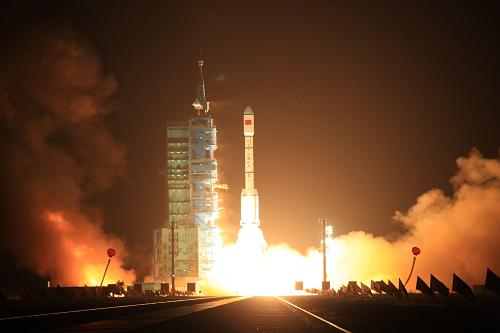 9月29日,中国在酒泉卫星发射中心用长征二号F运载火箭将天宫一号目标飞行器发射升空。新华社记者 王建民 摄