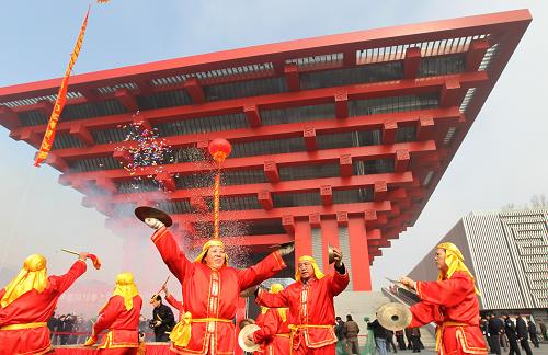 2月8日,上海世博会中国馆竣工。这是竣工仪式现场。新华社记者 任珑 摄