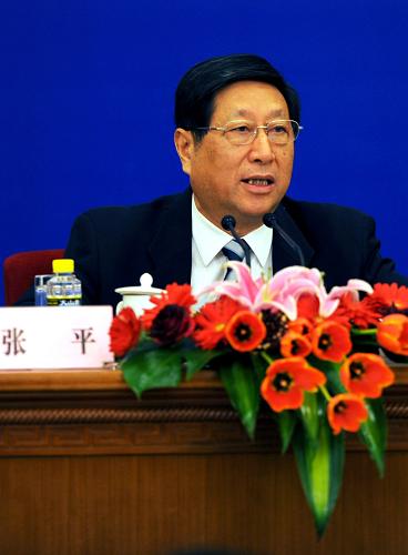 这是国家发展和改革委员会主任张平在回答记者提问。新华社记者 李紫恒 摄