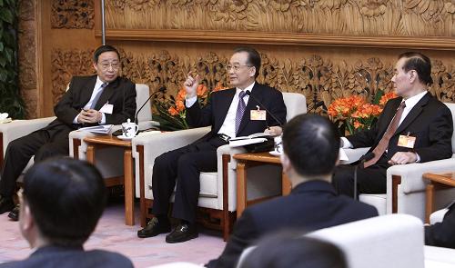 3月7日,中共中央政治局常委、国务院总理温家宝参加十一届全国人大三次会议贵州代表团的审议。 新华社记者 刘建生 摄