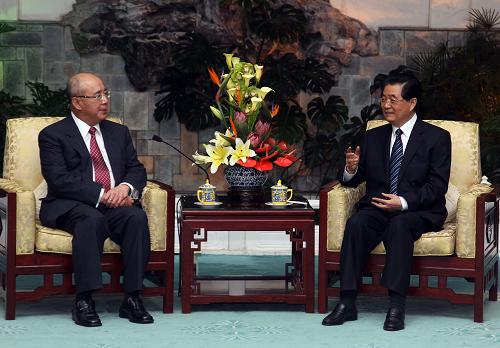 7月12日,中共中央总书记胡锦涛在北京钓鱼台国宾馆会见中国国民党荣誉主席吴伯雄。 新华社记者兰红光摄