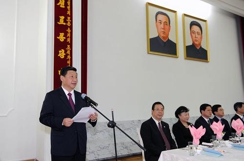 10月8日,中共中央政治局常委、国家副主席习近平在北京出席朝鲜驻华使馆举行的朝鲜劳动党成立65周年庆祝宴会并发表讲话。 新华社记者 李涛 摄