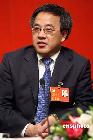 内蒙古自治区党委书记胡春华(1963年4月生,现年47岁) 内蒙古自治区党委书记胡春华(1963年4月生,现年47岁)