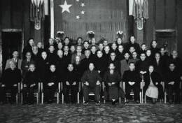 1949年10月，中央人民政府委员会部分委员合影