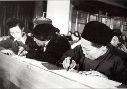 第二次全国妇女代表大会在北京中南海怀仁堂举行