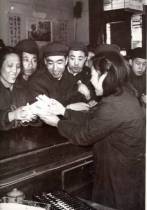 1955年3月1日中国人民银行开始发行新人民币同时收回旧人民币