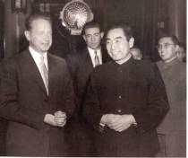 1955年1月5日周恩来总理和联合国秘书长格•哈马舍尔德先生