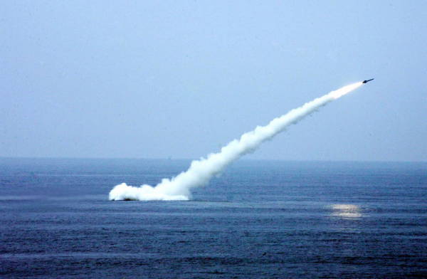 2002年中国海军首次环球航行舰艇编队的“青岛”号导弹驱逐舰