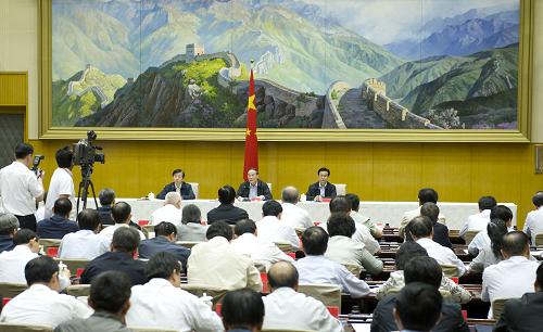 5月27日,中共中央政治局常委、中央纪委书记王岐山在北京出席全国纪检监察系统开展会员卡专项清退活动电视电话会议并讲话。新华社记者 黄敬文 摄