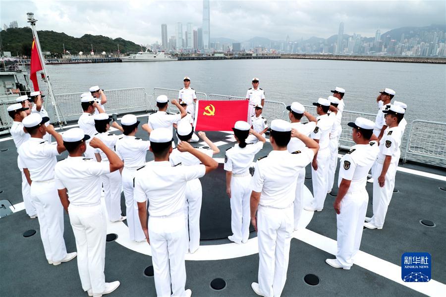 (图文互动)(1)威武文明之师的香江答卷——中国人民解放军进驻香港25周年纪实