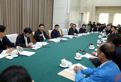 4月28日,中共中央总书记、国家主席、中央军委主席习近平来到全国总工会机关,同全国劳动模范代表座谈并发表重要讲话。新华社记者 鞠鹏 摄