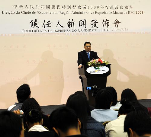 7月26日,澳门特区第三任行政长官候任人崔世安会见媒体。新华社记者 黄本强 摄